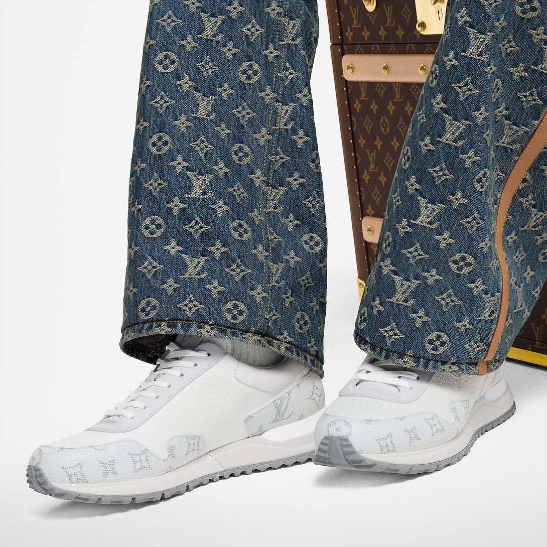 Sneaker Run Away - #12