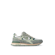 Sneaker Run Away - #4